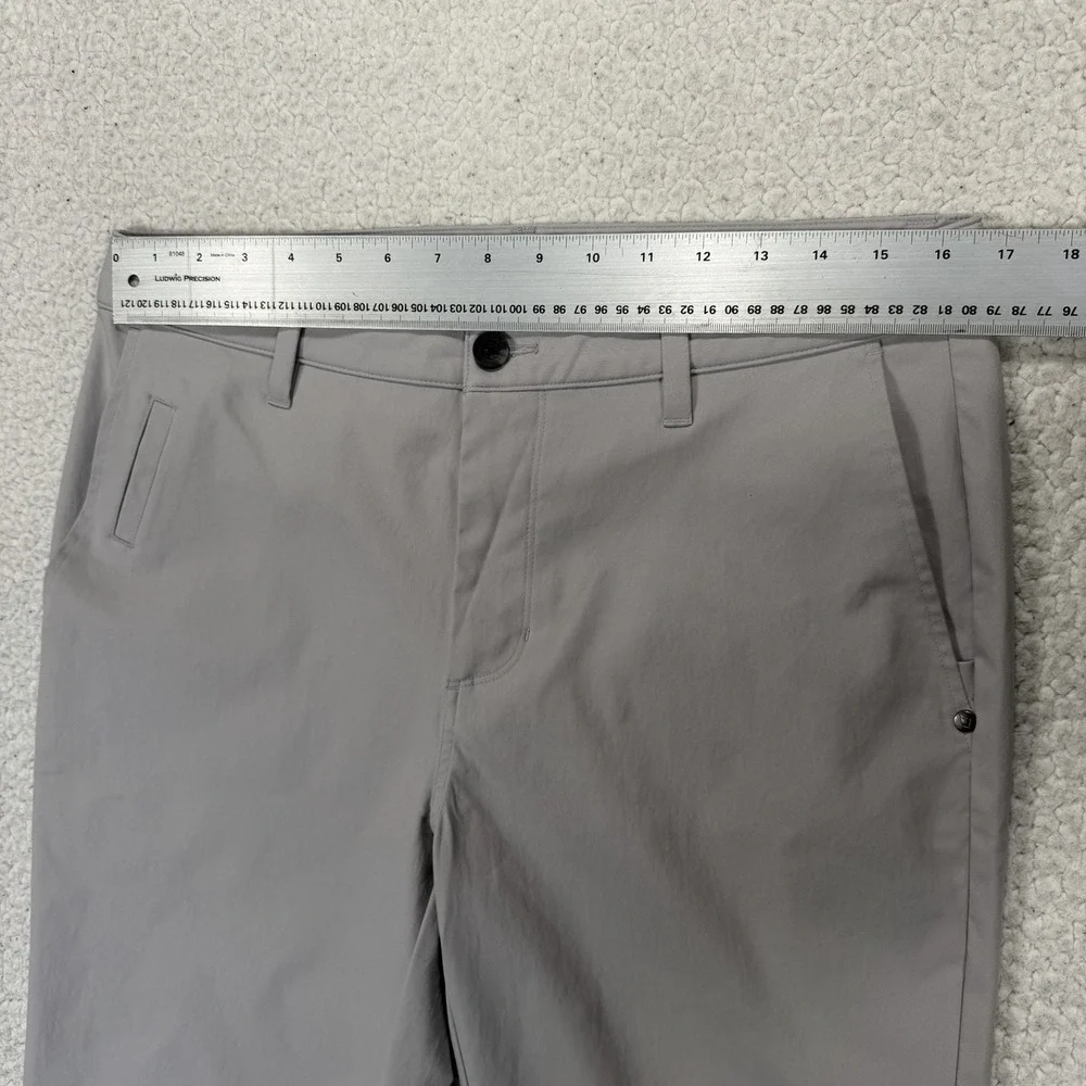 Vuori Cascade Tech Chino Pants Men's 32 (Actual 33x30) Golf Athleisure Athletic